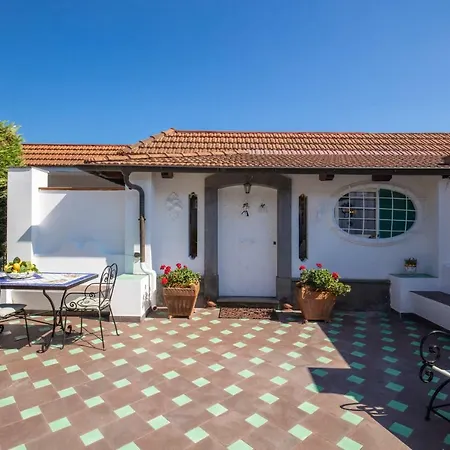 Luisella Villa Massa Lubrense