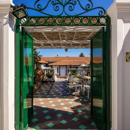 Luisella Villa Massa Lubrense