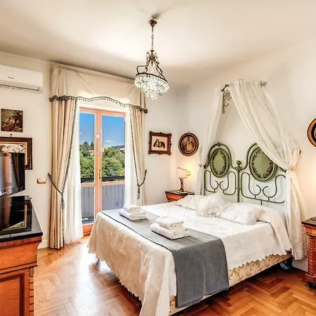 Luisella Villa *